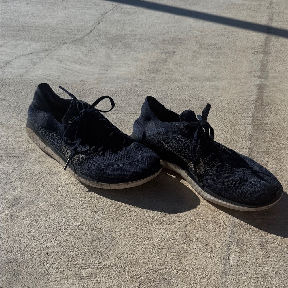 Nike Black and Gray Athletic Shoes - Picture 3 of 6